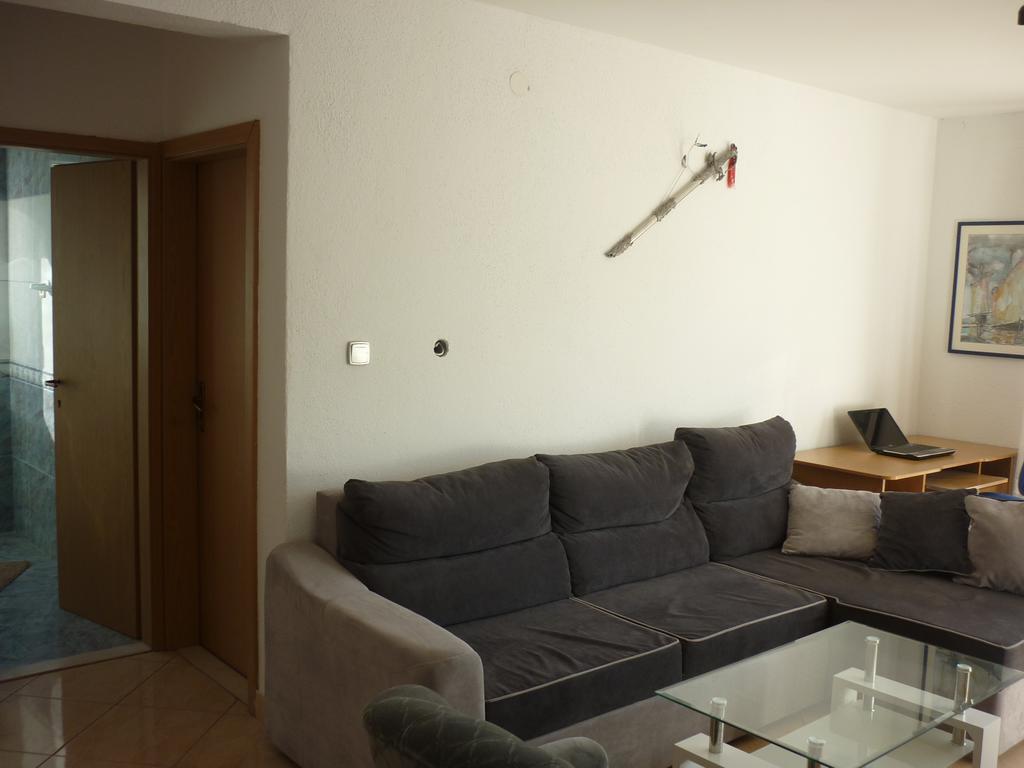 Apartments Nikola Pucisca Exterior photo